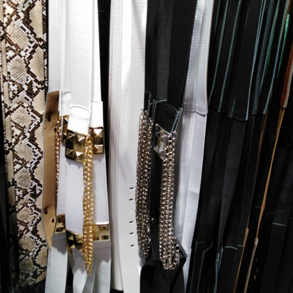 Clothes and crafts - Picture 7 of 7